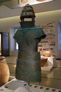 Mycenaean_armour_from_chamber_tomb_12_of_Dendra_2